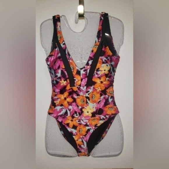 SUNPROOF Onepiece Swimsuit - Picture 1 of 7